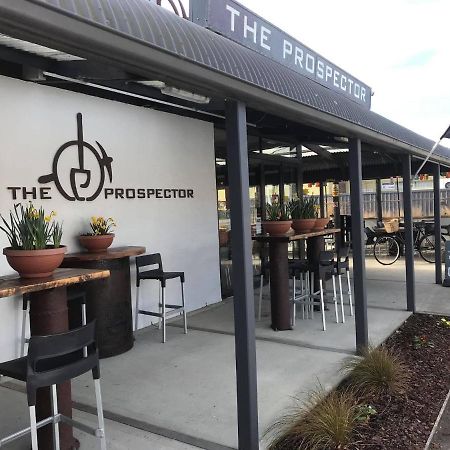 The Prospector Lawrence Motel Exterior foto